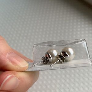 Costume jewelry - Earrings